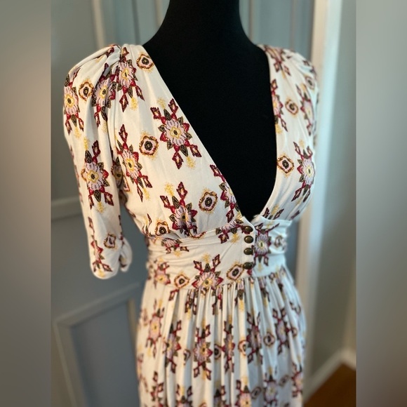 Free People white v-neck boho dress, size small - Picture 2 of 8